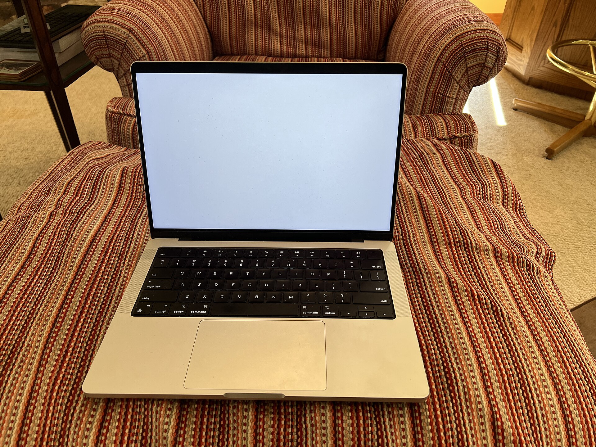 2021 年款 14 英寸 Apple Silicon MacBook Pro。