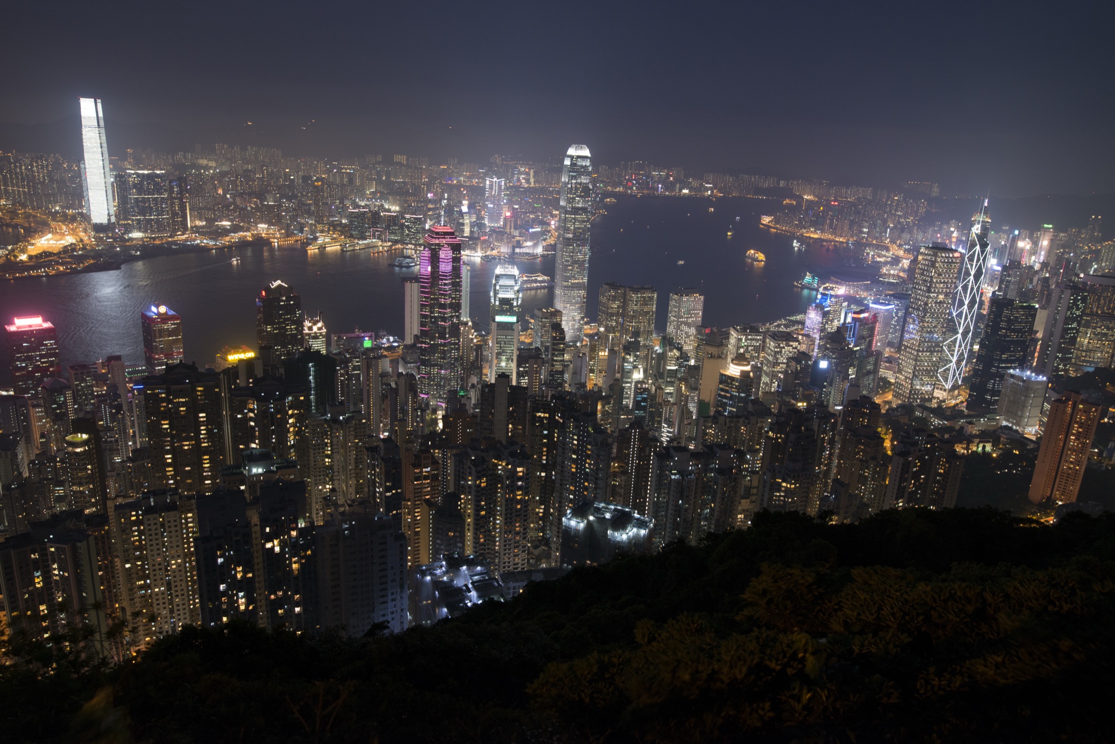 从太平山看香港维港。